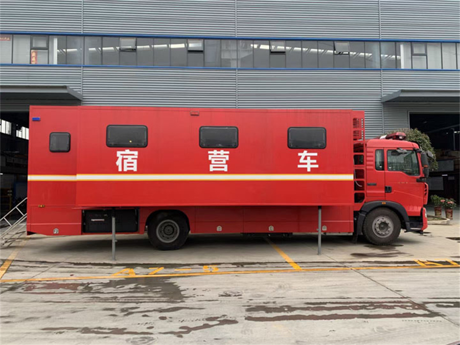重汽豪沃24人宿營車