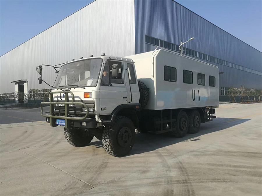 六驅(qū)越野8人宿營(yíng)車