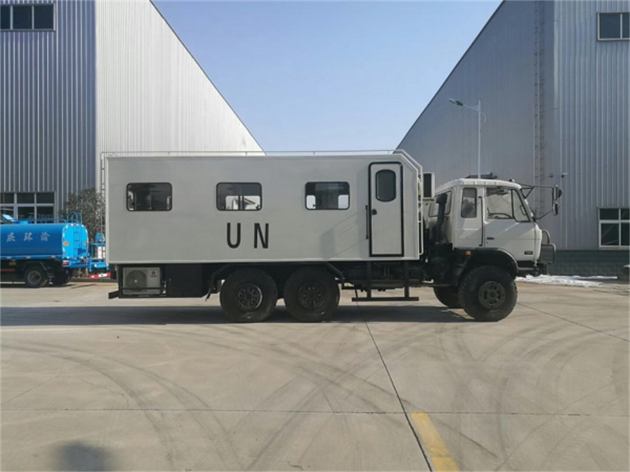 六驅(qū)越野8人宿營(yíng)車