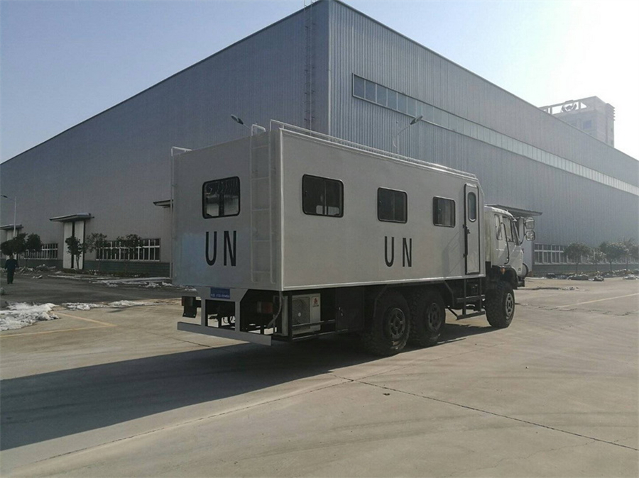 六驅(qū)越野8人宿營(yíng)車