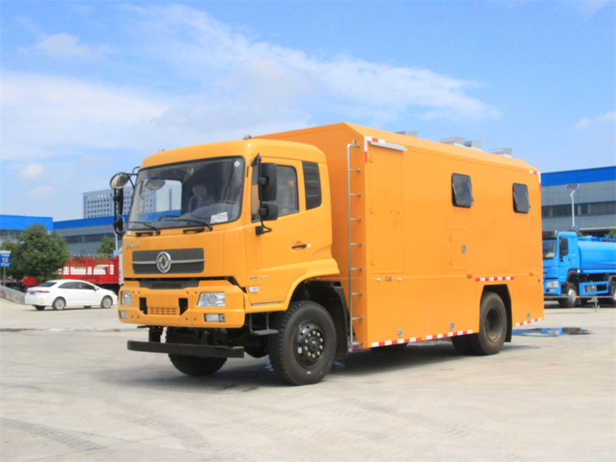 東風四驅(qū)自行式炊事車