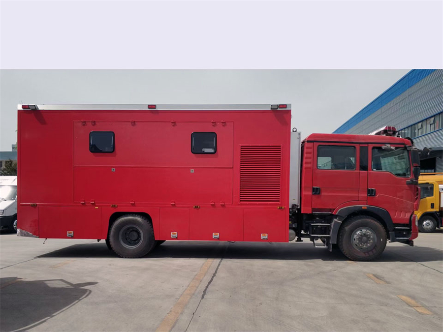 重汽豪沃雙排炊事車(chē)