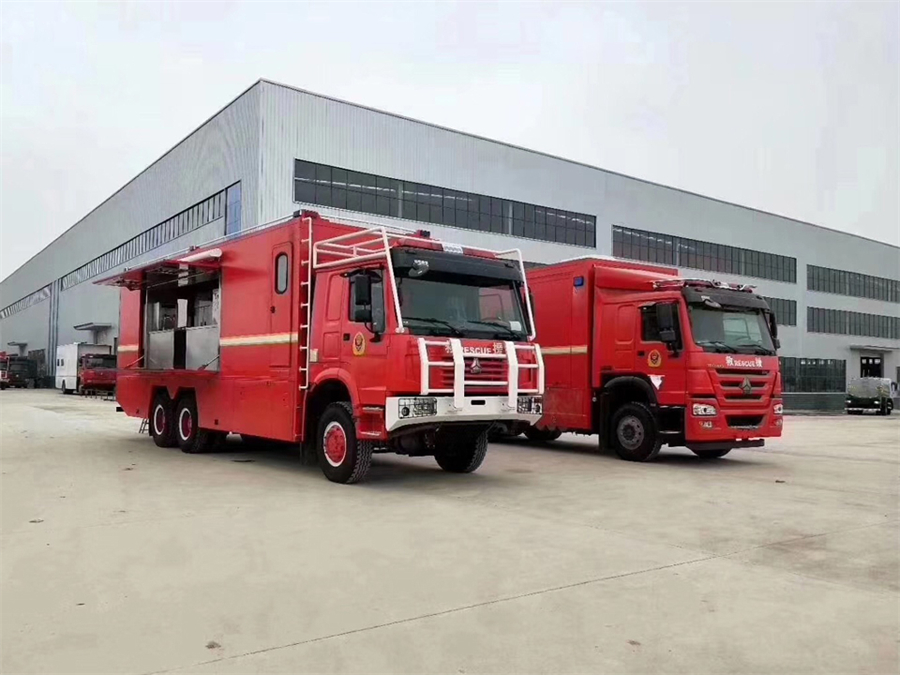重汽汕德卡6x6越野炊事車(chē)